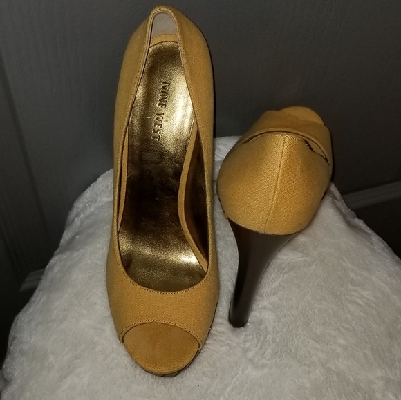 Shoe - Picture 3 of 6